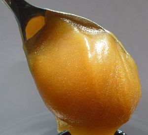 Happy Valley UMF 10+ manuka honey on spoon